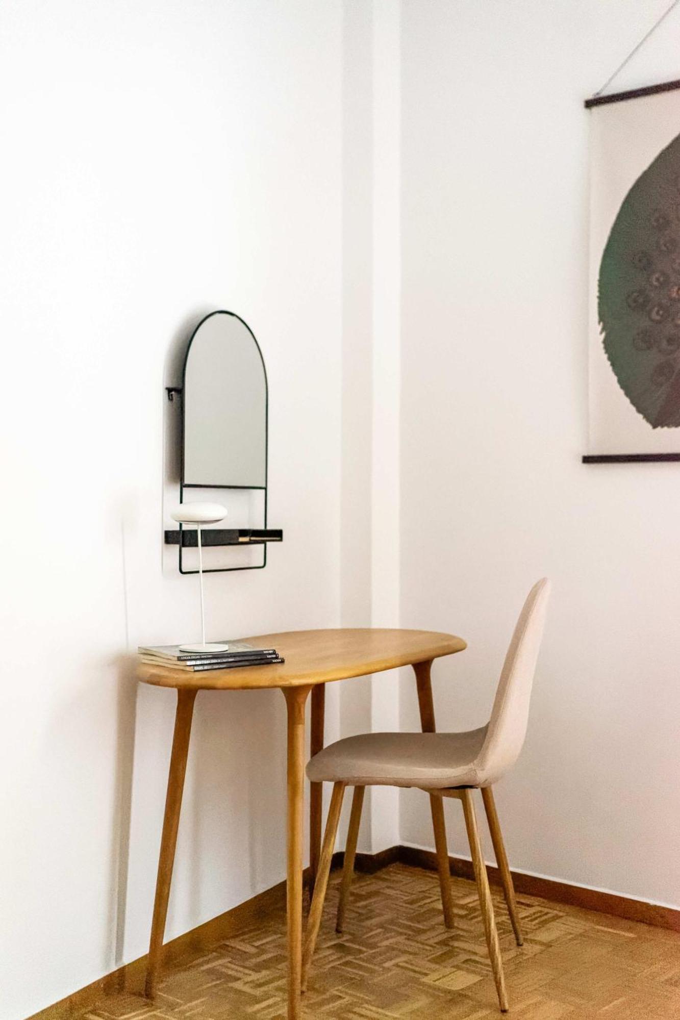 O&o Group - Eclectic Chic Thissio Apartment