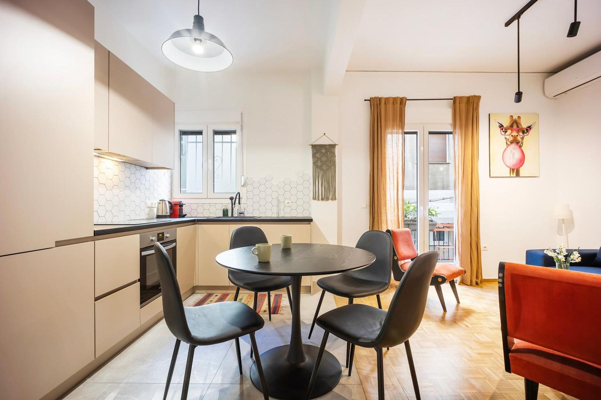 O&o Group - Eclectic Chic Thissio Apartment *