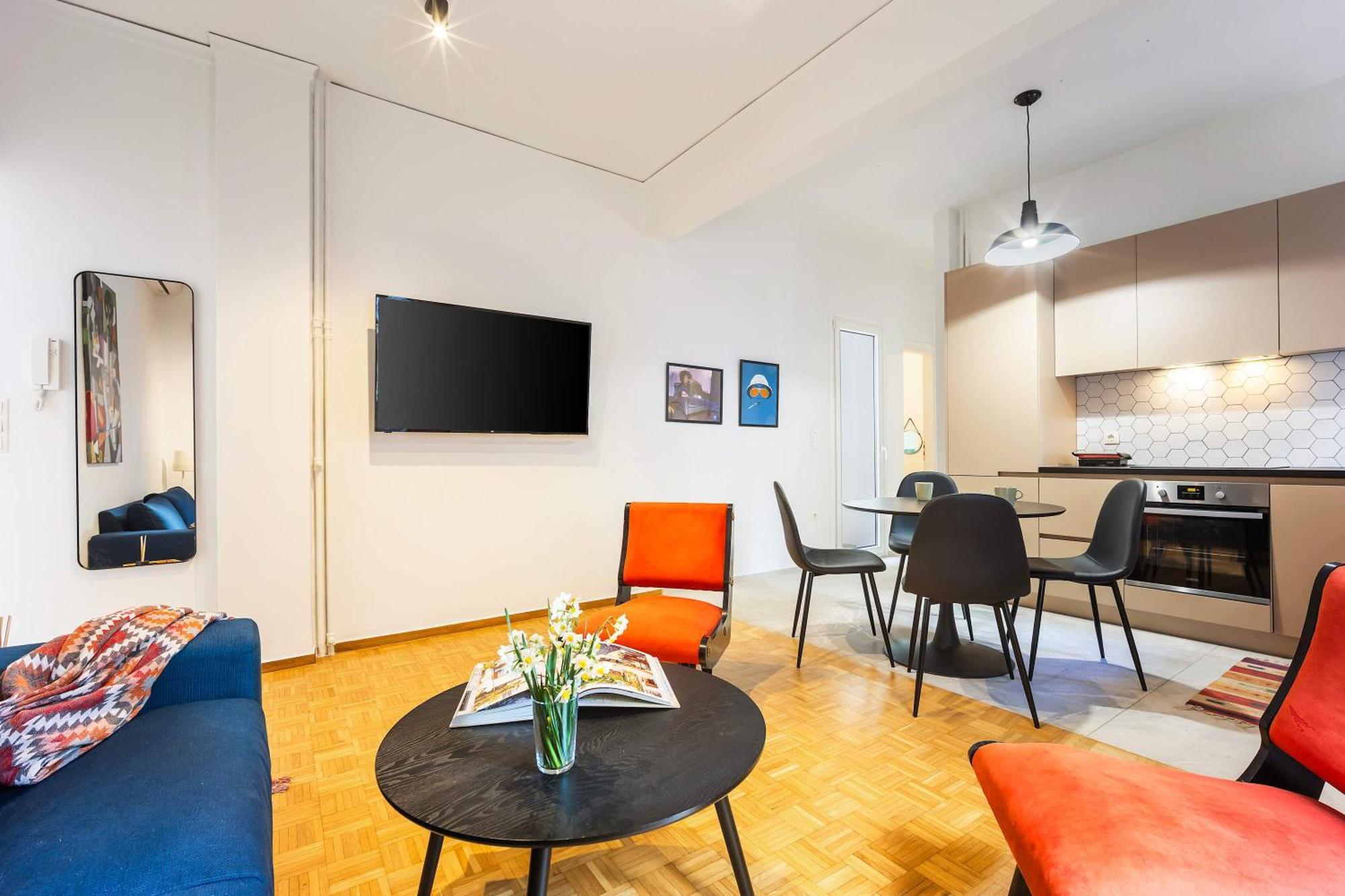 O&o Group - Eclectic Chic Thissio Apartment