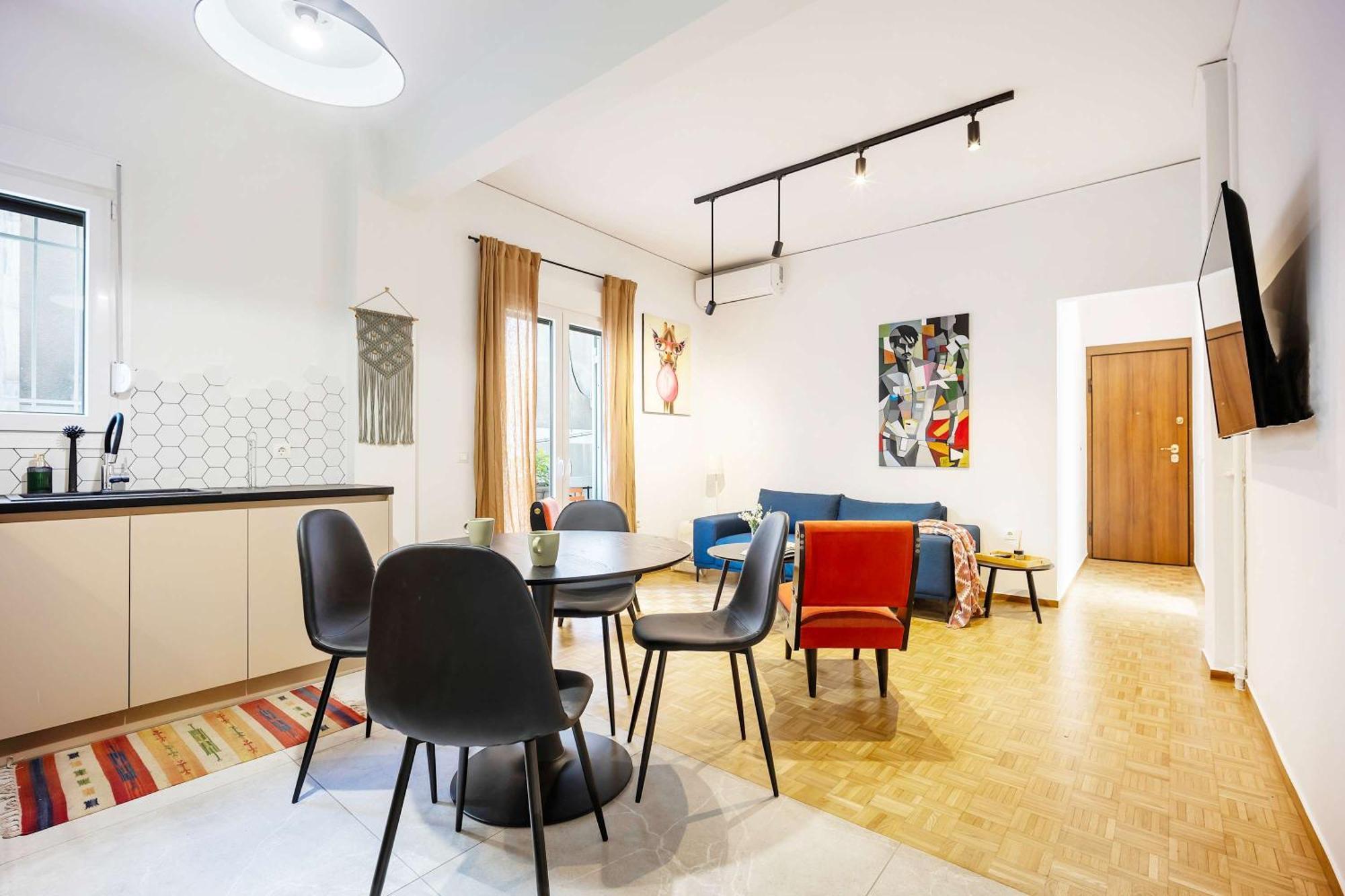 O&o Group - Eclectic Chic Thissio Apartment